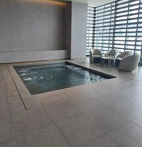 Chic Modern In Makati Apartahotel *
