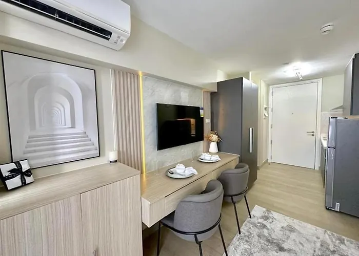 Chic Modern In Makati Apartahotel